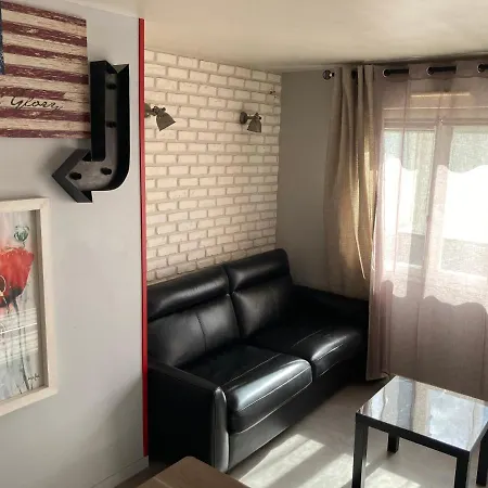 Cosy Apartment Disneyland Paris En Face De La Gare Rer Val D'Europe Serris Esterno foto